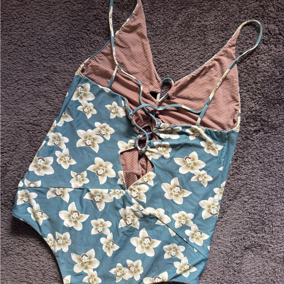 Acacia Tropic Kokomo One Piece - Picture 2 of 3